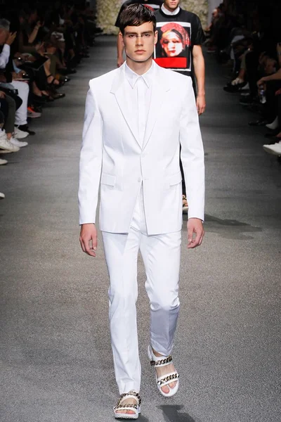 Look 44